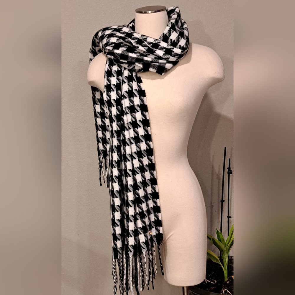 Anne Klein Black and White Scarf